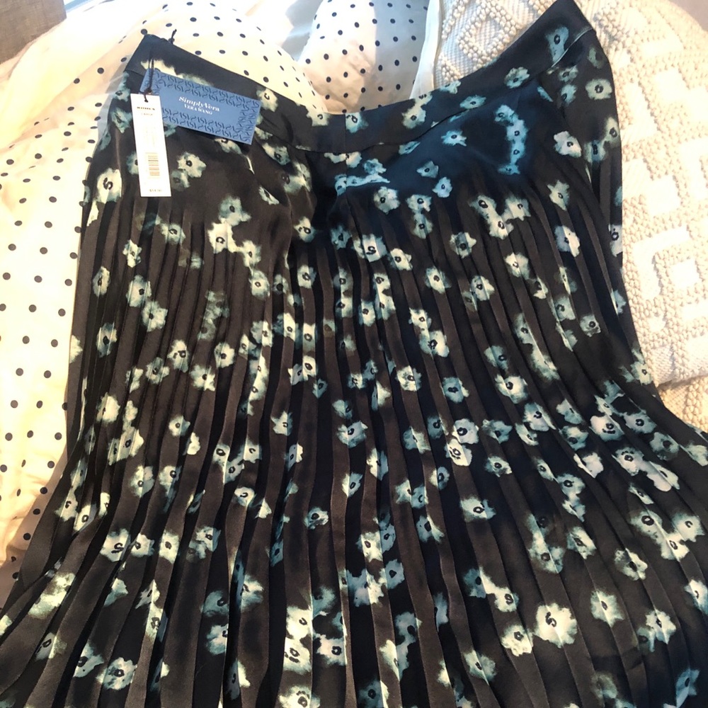 Simply Vera Pleated Floral Skirt